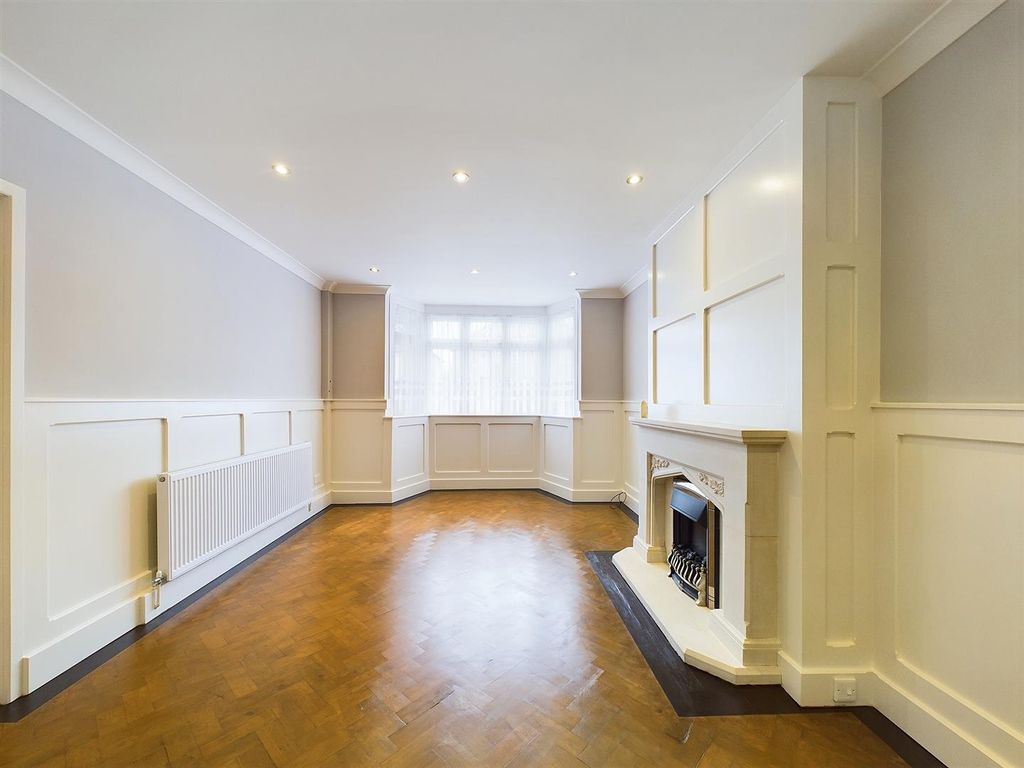 Property photo 2 of 15 Cam03510G0-Pr0056-Still019.Jpg