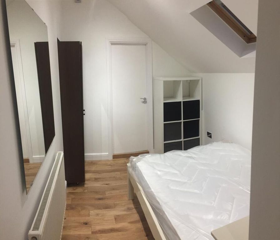 Property photo 2 of 8 A Neat And Modern Double Bedroom Featuring A Fresh...