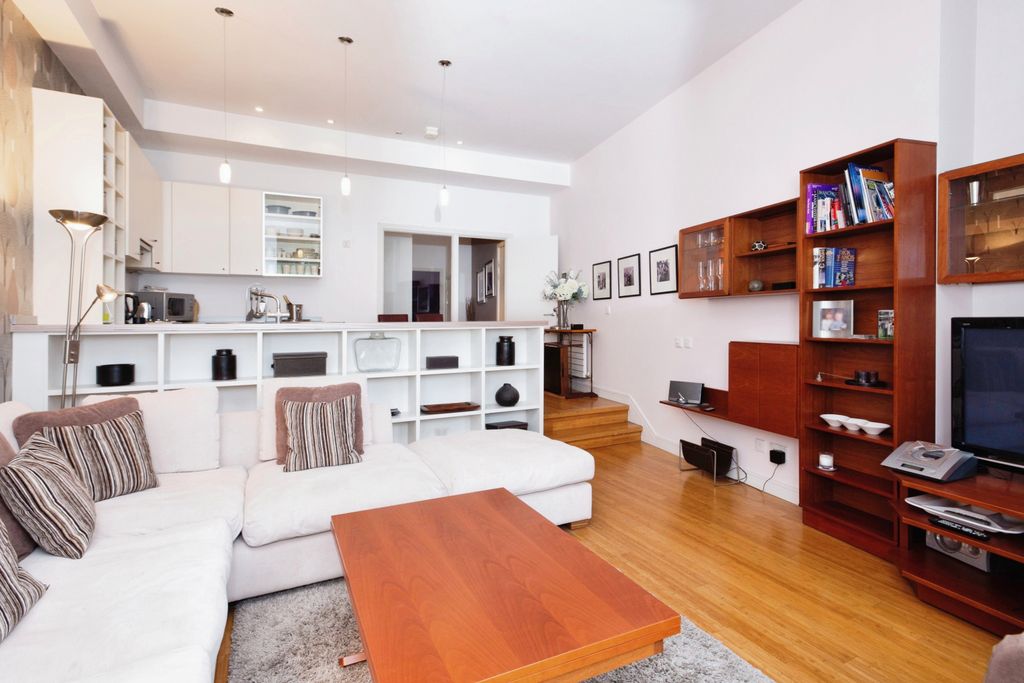 Property photo 3 of 17 Photography