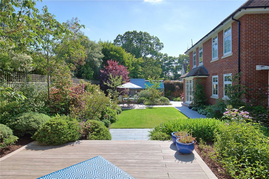 Property photo 3 of 17 Garden