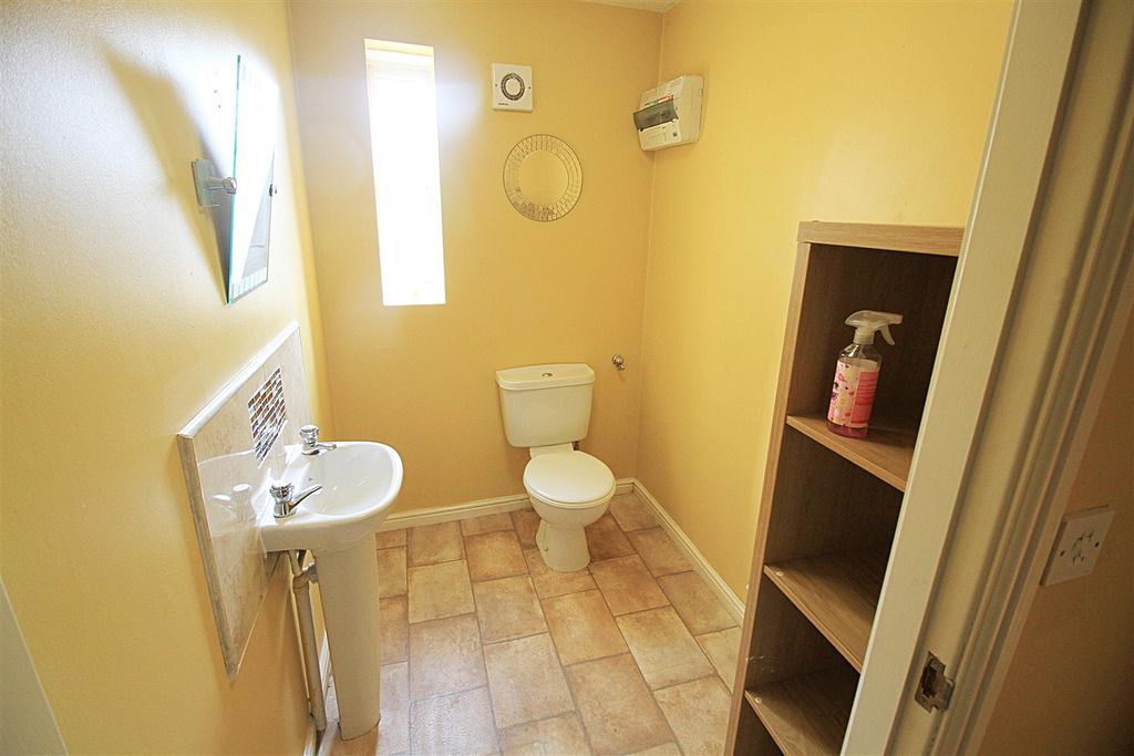 Property photo 3 of 13 Downstairs WC.Jpg