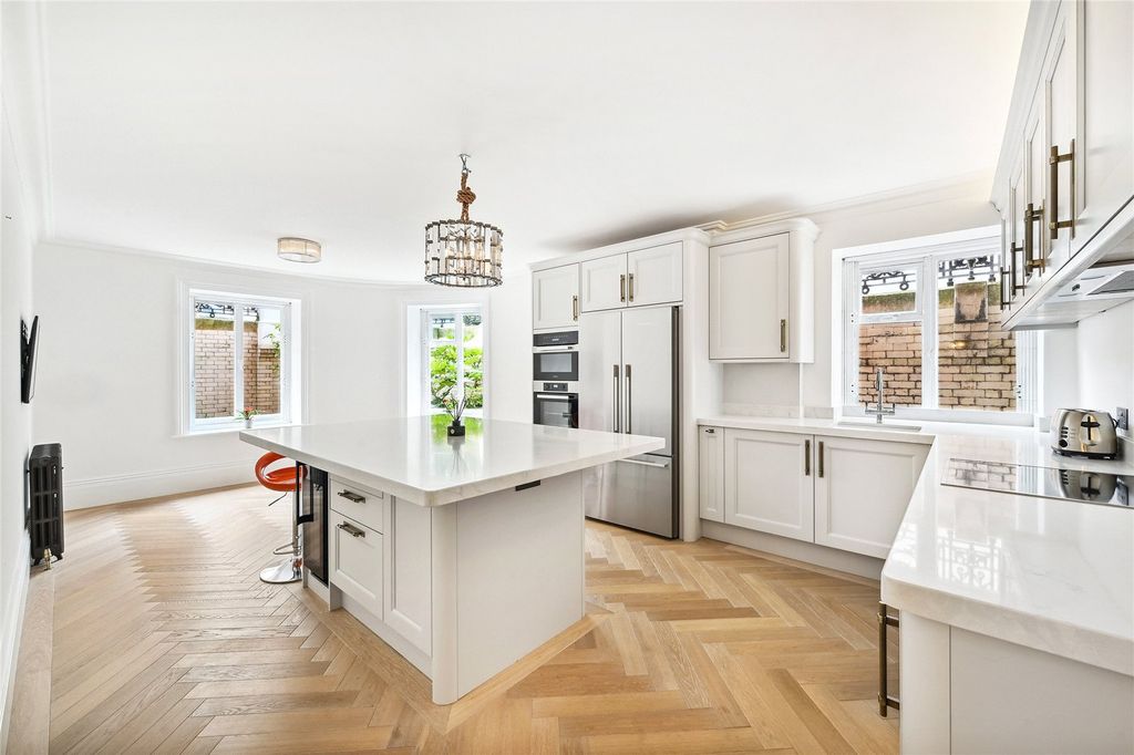 Property photo 1 of 10 Kitchen