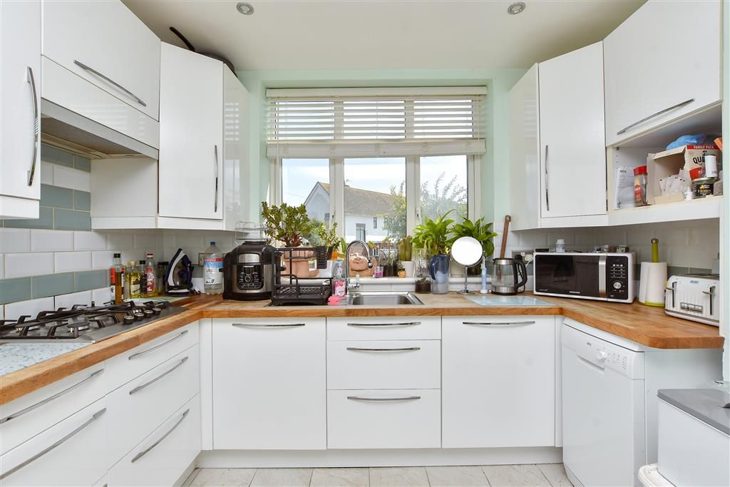 Property photo 2 of 12 Kitchen