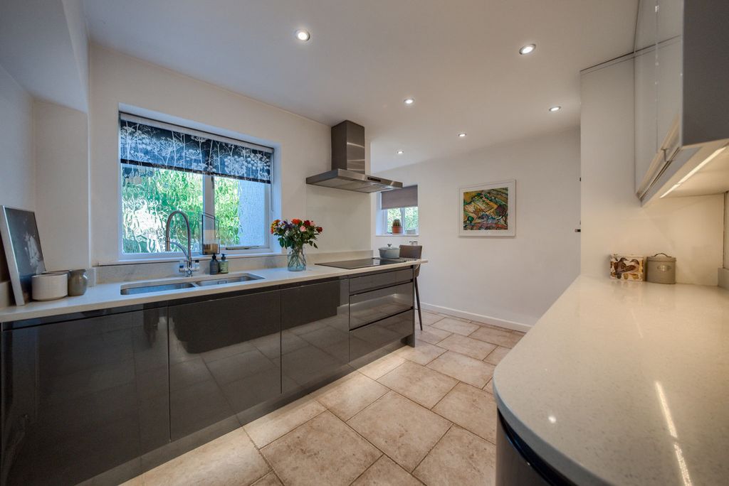 Property photo 3 of 24