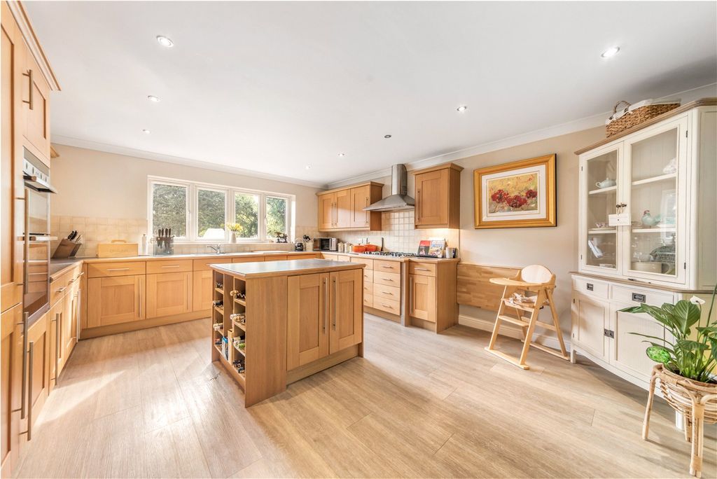 Property photo 2 of 31 Picture No. 14