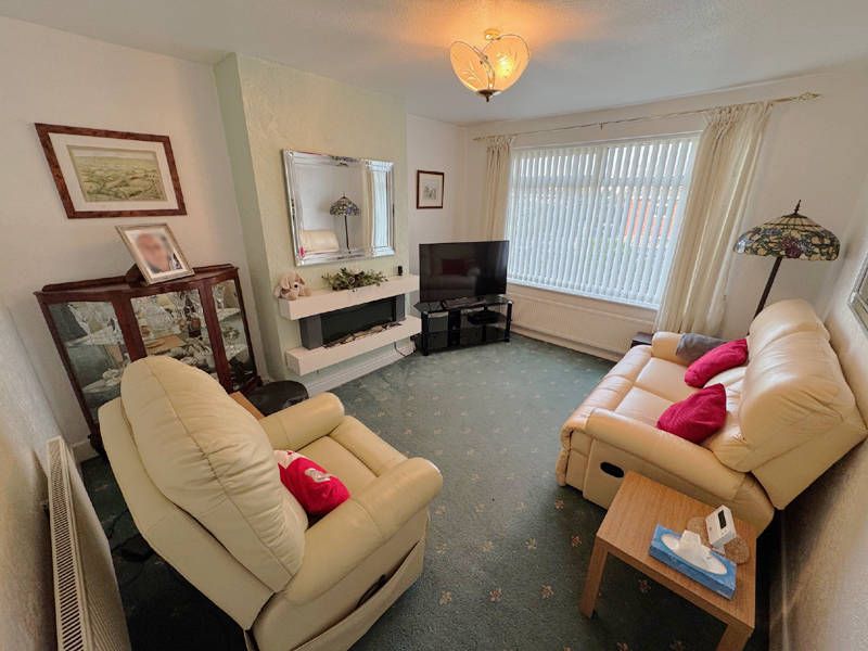 Property photo 3 of 19 Lounge