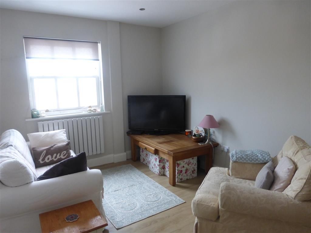 Property photo 3 of 7 Living Room