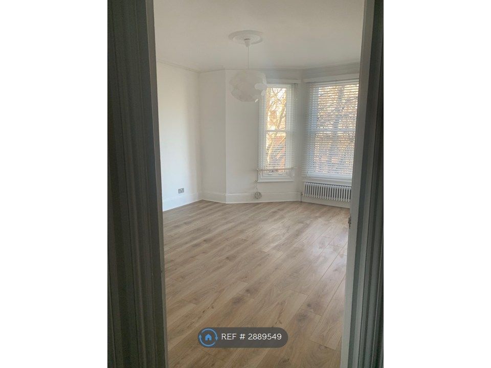 Property photo 3 of 8 Lounge 1