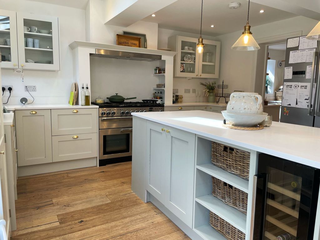 Property photo 3 of 28