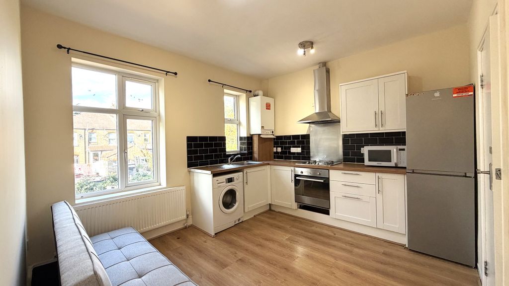 Property photo 2 of 9