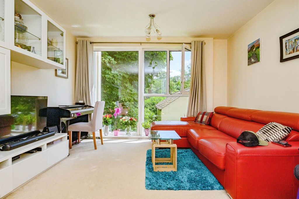 Property photo 2 of 11