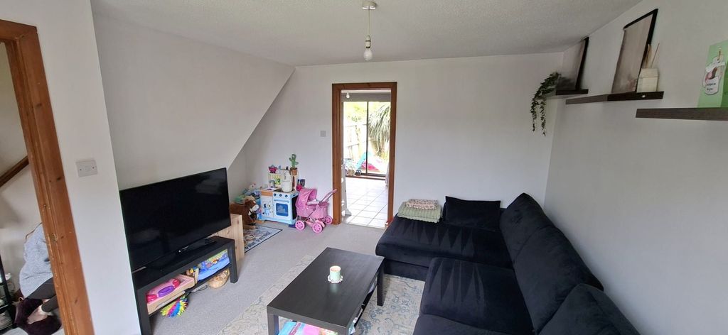 Property photo 2 of 11