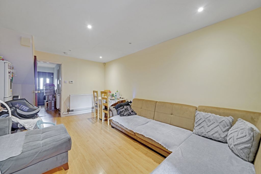 Property photo 3 of 11 Gallery