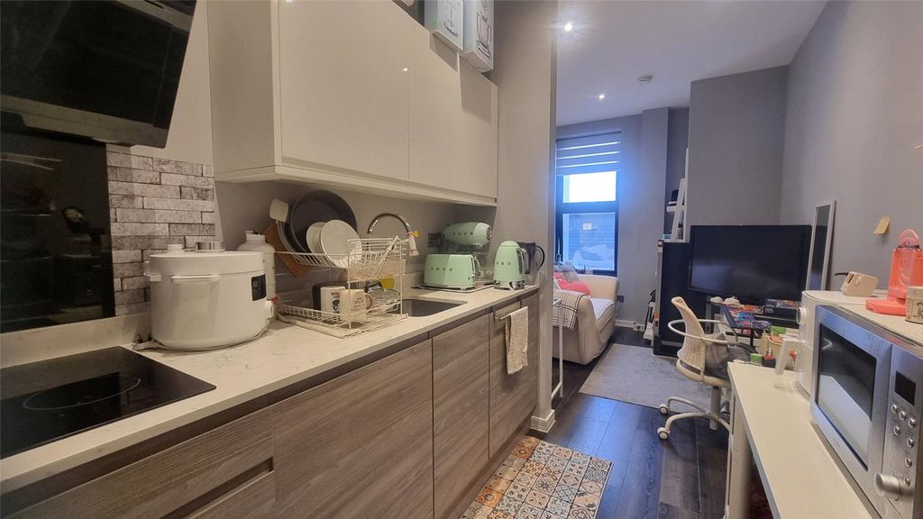 Property photo 2 of 6 Picture No. 14