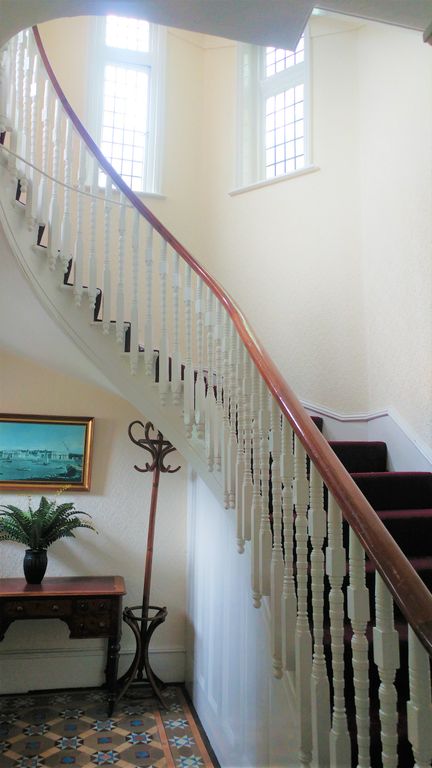 Property photo 2 of 9