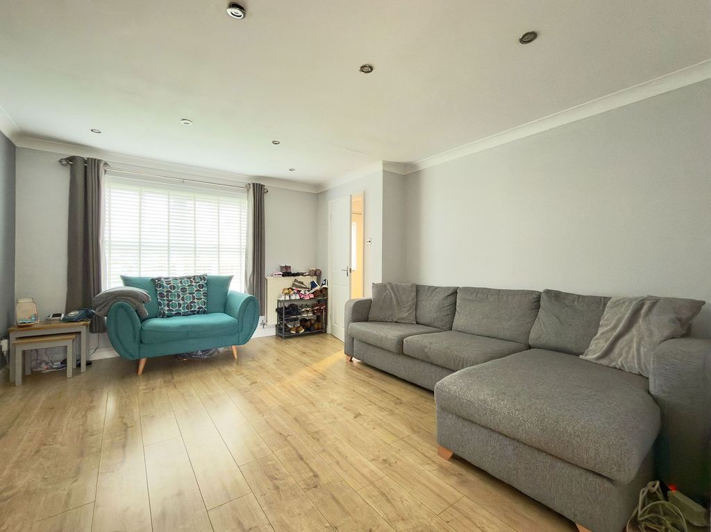 Property photo 2 of 27