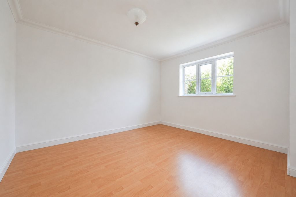 Property photo 3 of 28 4881063