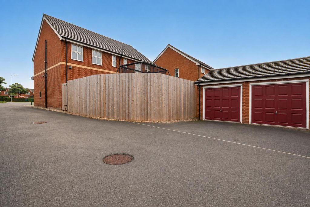 Property photo 2 of 19