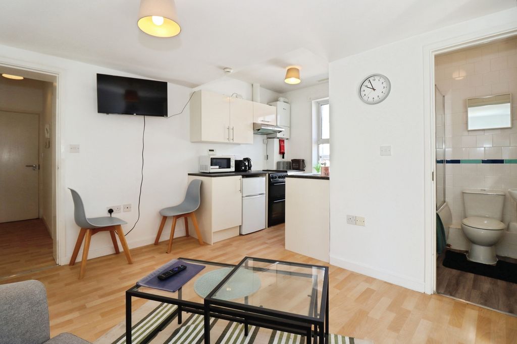 Property photo 2 of 16 Pbox-Img.Jpg
