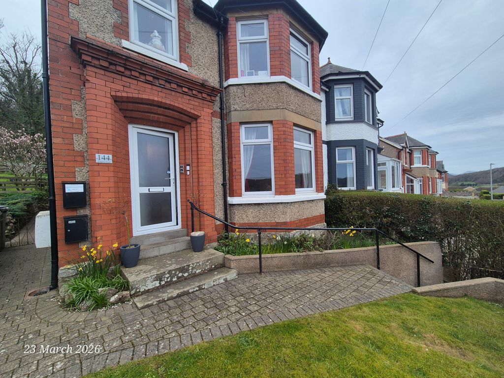 Property photo 2 of 27