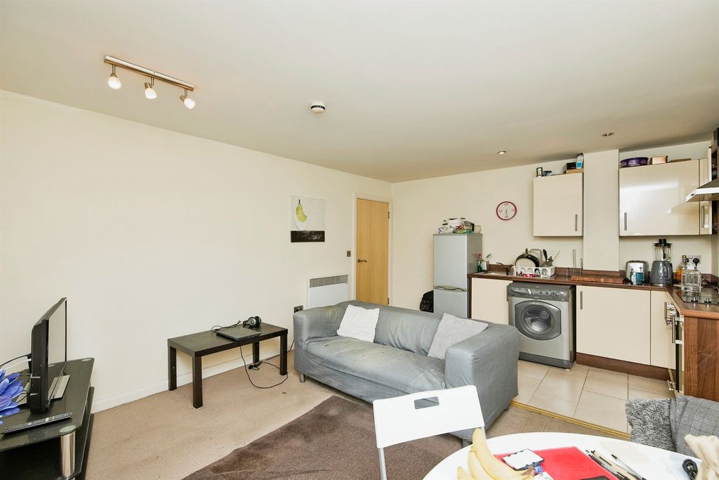 Property photo 2 of 17