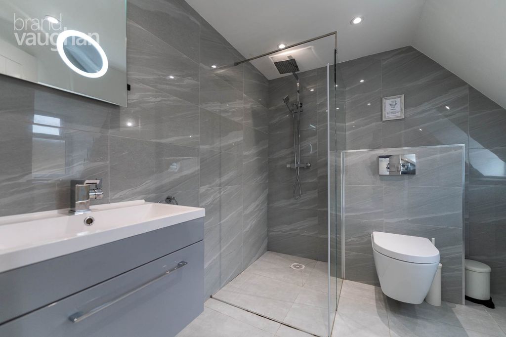 Property photo 2 of 28 Picture No. 22