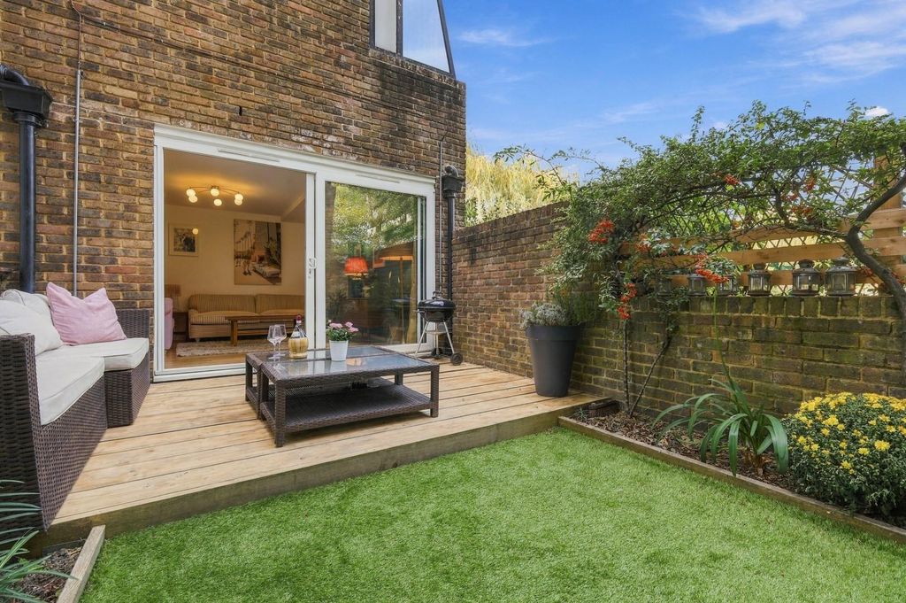 Property photo 2 of 18