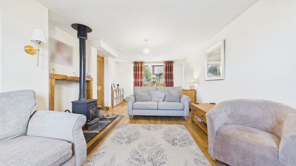 Property photo 3 of 25