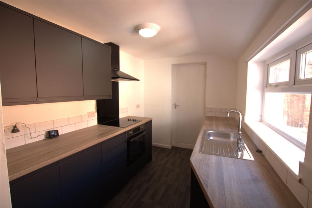 Property photo 2 of 10 9 Wharton Kitchen.Jpg