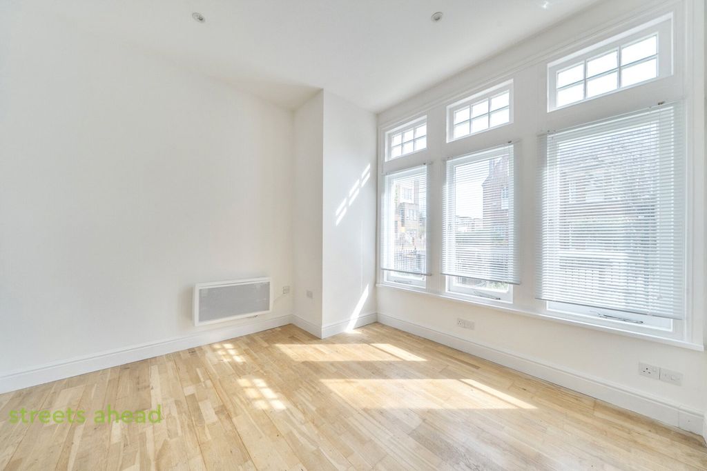Property photo 2 of 13 4F02Af09-59Ec-47d...