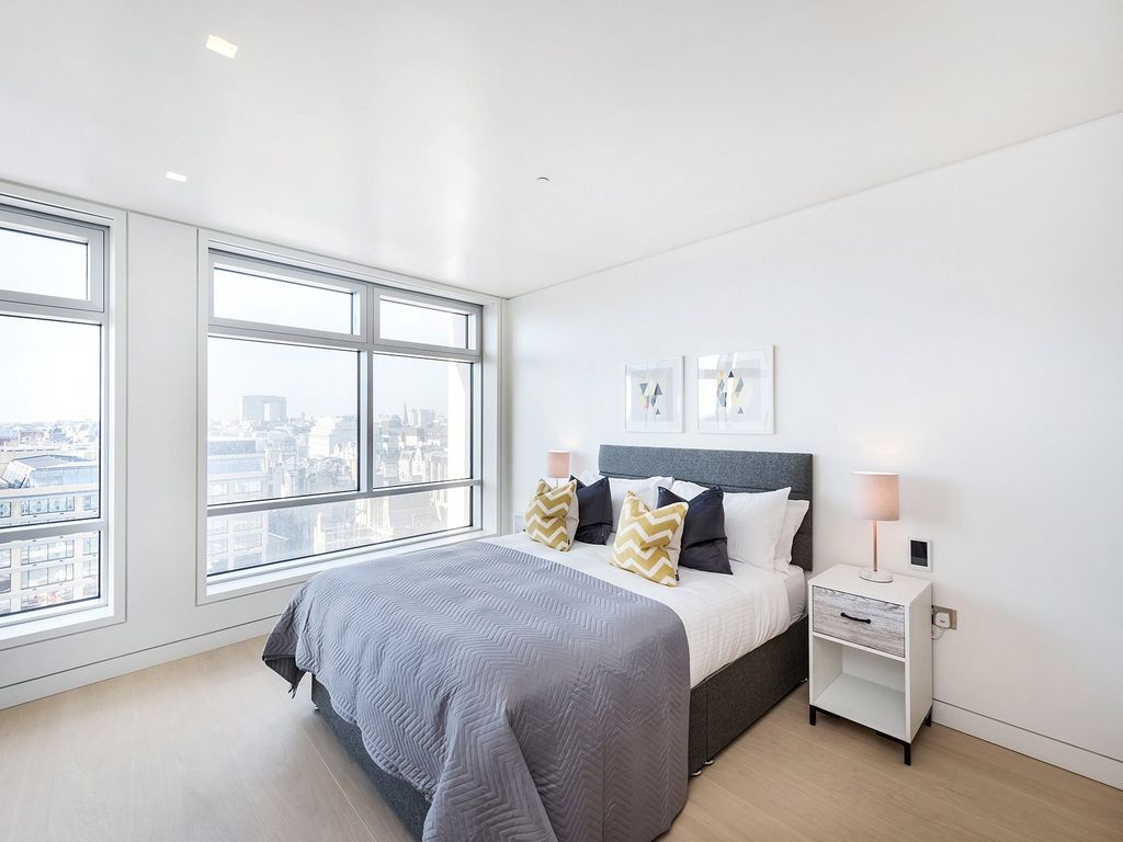 Property photo 3 of 17 Centre Point