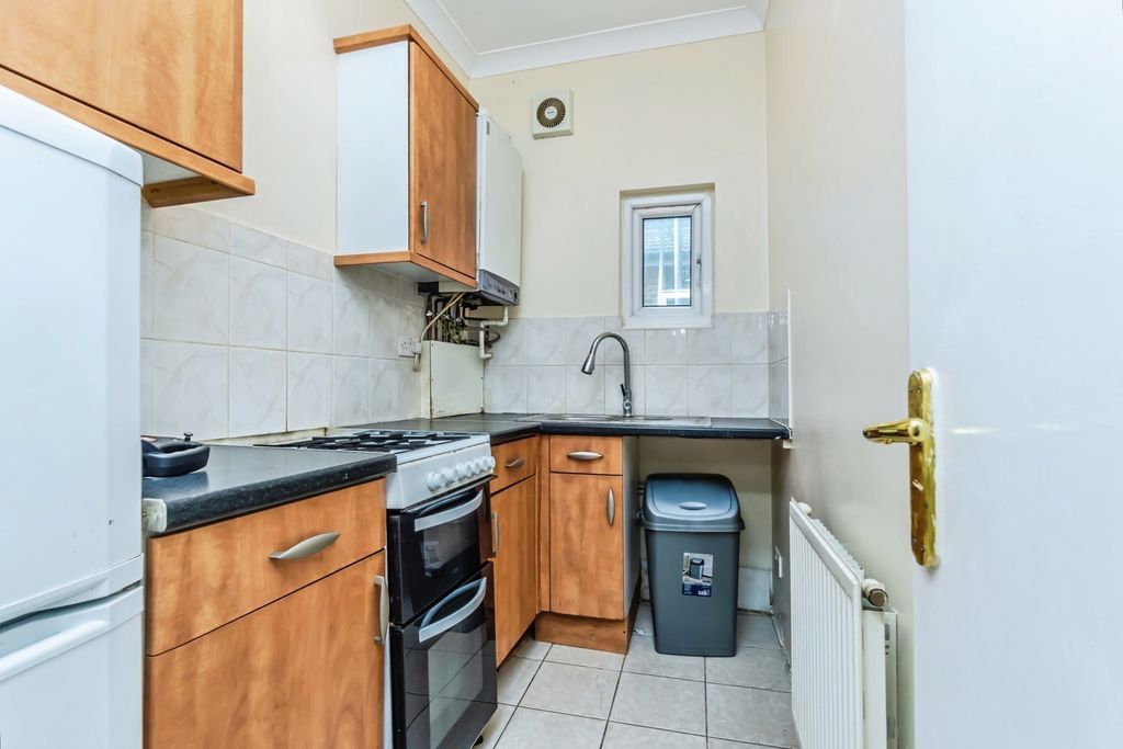 Property photo 3 of 10 Pbox-Img.Jpg