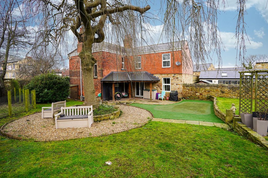 Property photo 3 of 43