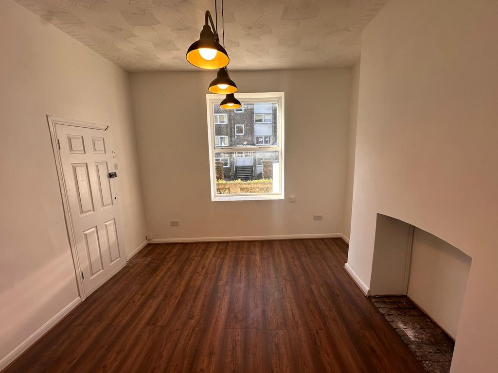 Property photo 3 of 17 Gallery