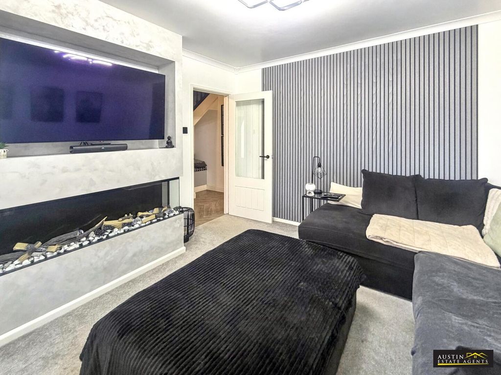 Property photo 2 of 22 Living Room