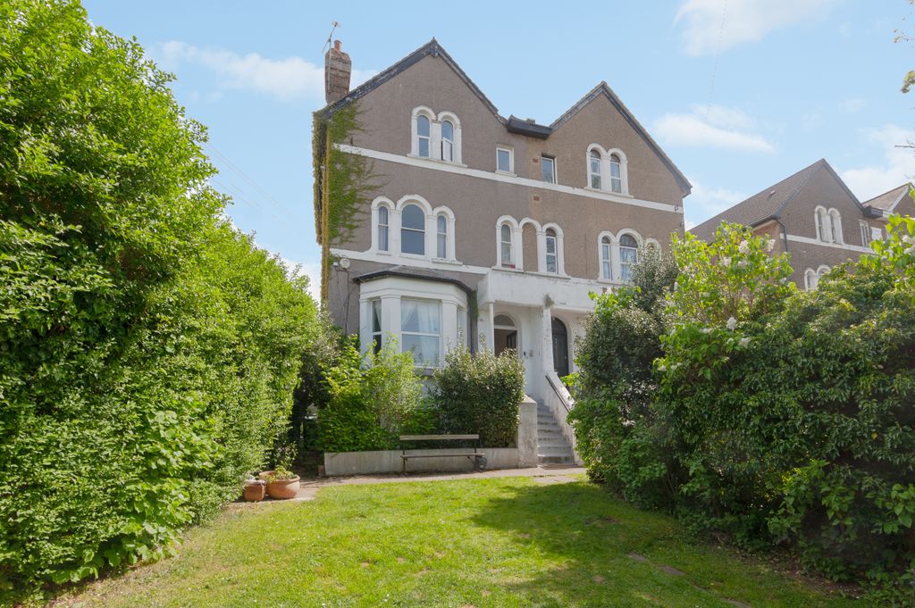 Property photo 1 of 12 80c Harefiled Road Ub8 1Pl-2