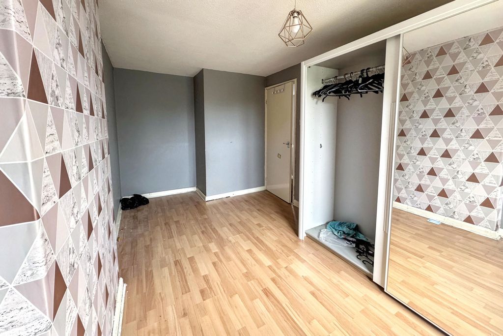 Property photo 3 of 15 37 Awbridge Road, Dudley, West Midlands, Dy2 0Hz