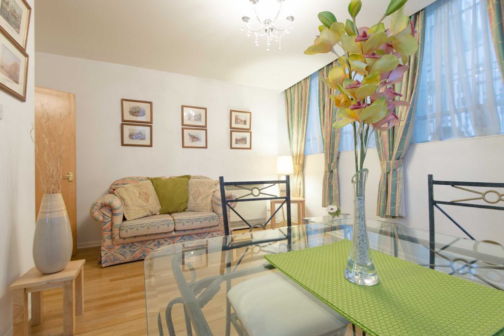 Property photo 1 of 8 Reception Room