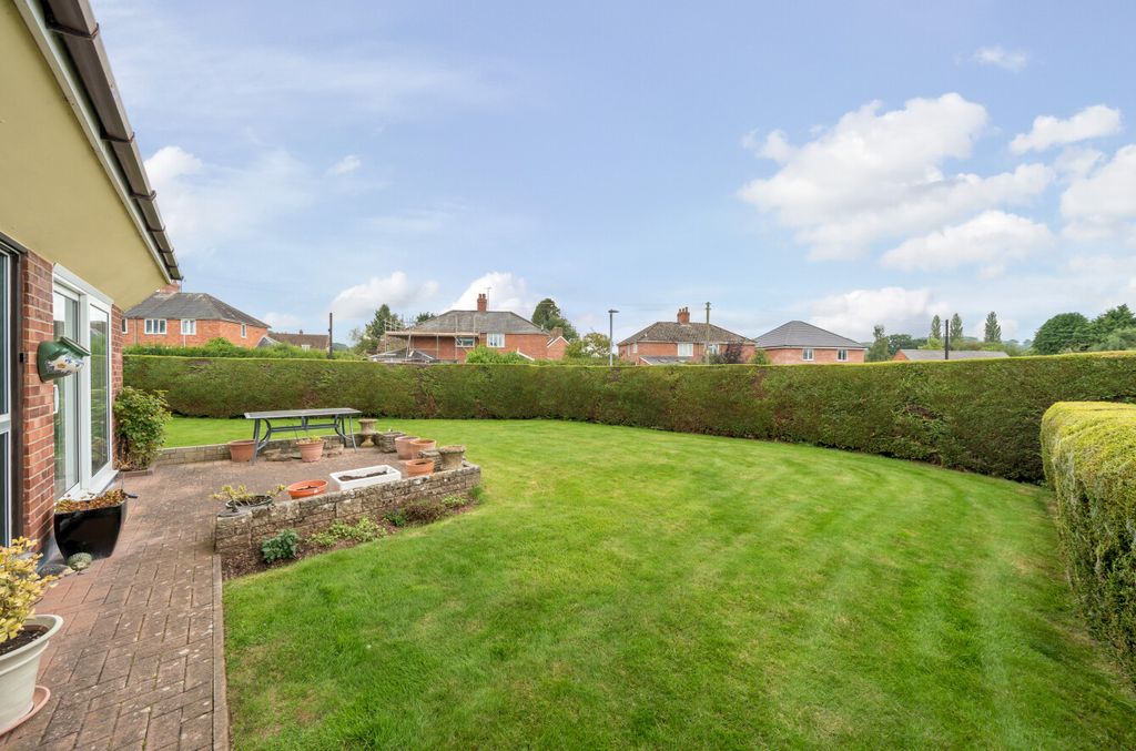 Property photo 3 of 22 1189915 (9)