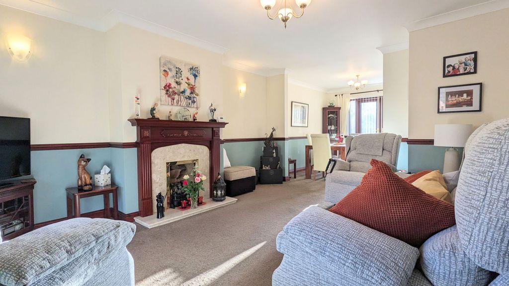 Property photo 2 of 27