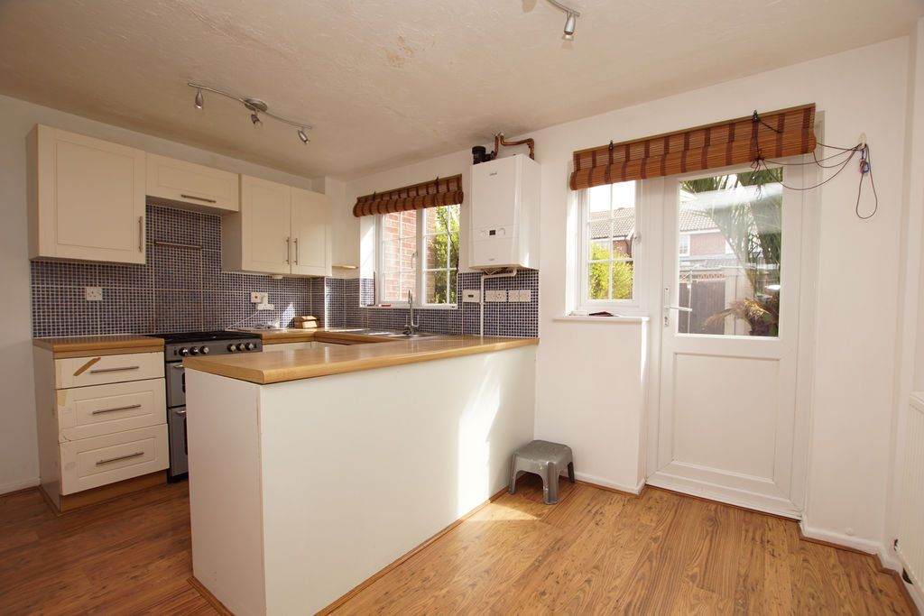 Property photo 3 of 14 Kitchen