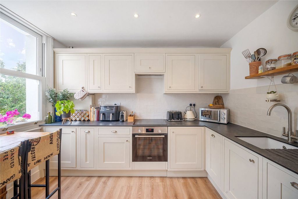 Property photo 2 of 10 Picture No. 05