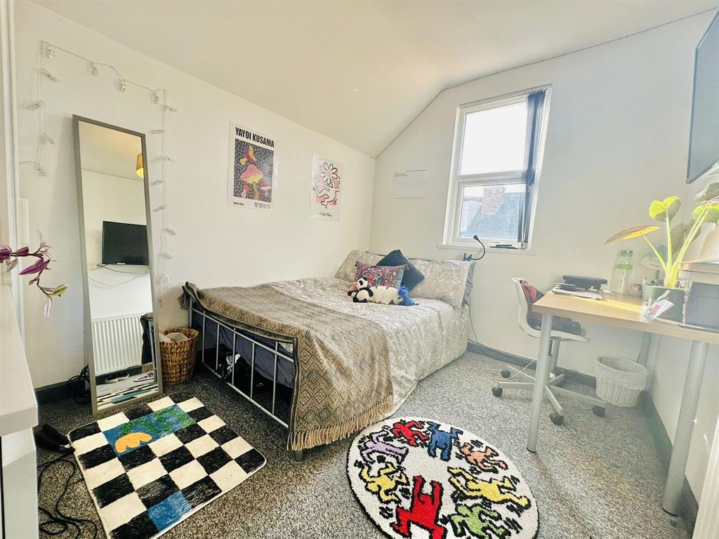 Property photo 2 of 13 Bedroom Three