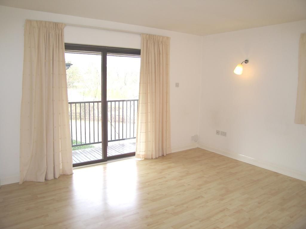 Property photo 3 of 9 Living Room