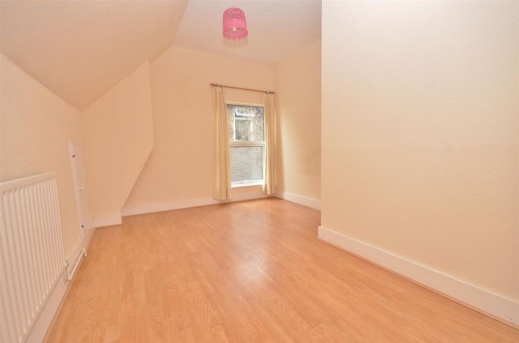 Property photo 3 of 6 Bedroom 1