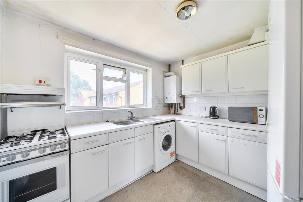 Property photo 3 of 10 Kitchen.Jpg