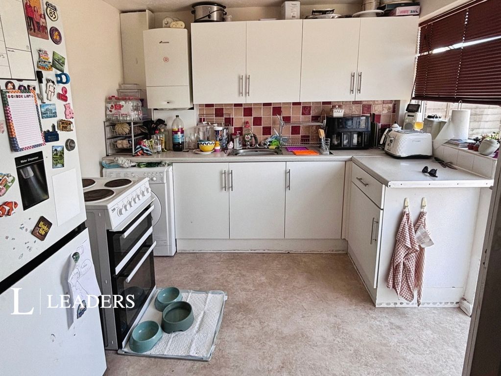 Property photo 3 of 13 Kitchen