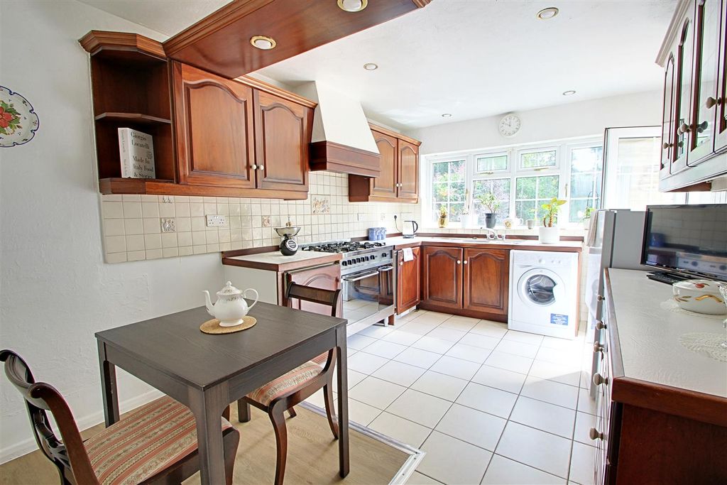 Property photo 3 of 22 Kitchen Breakfast Room.Jpg