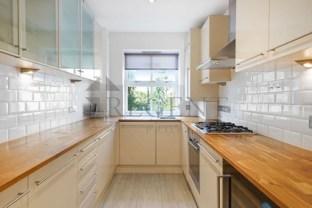 Property photo 3 of 10 Kitchen