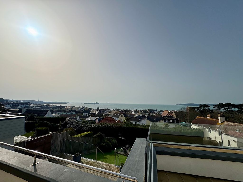 Property photo 2 of 22